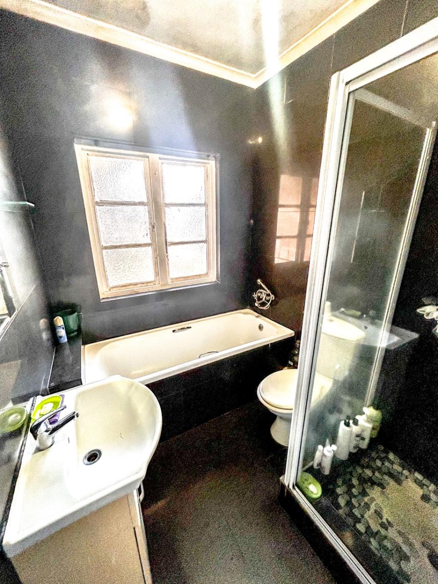 6 Bedroom Property for Sale in Surrey Estate Western Cape